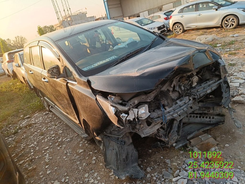  TOYOTA INNOVA CRYSTA 2.4